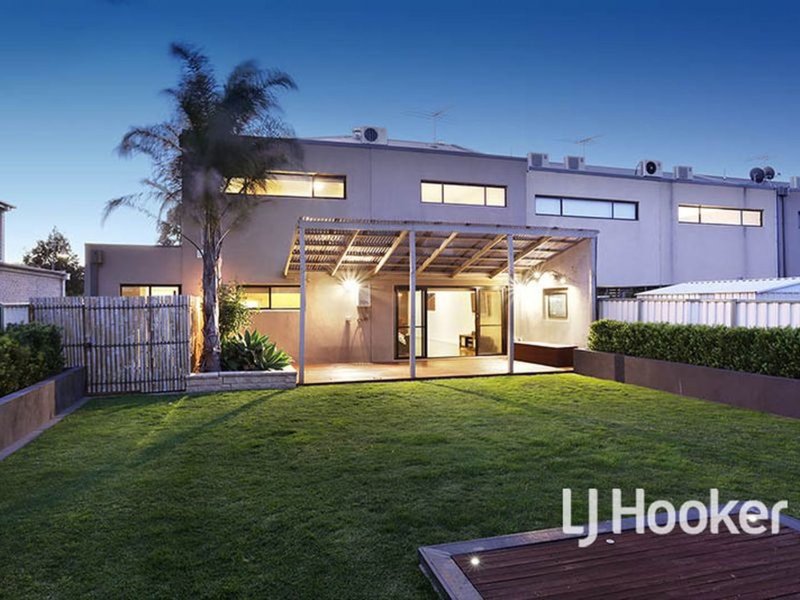 Photo - 33 Lennon Boulevard, Point Cook VIC 3030 - Image 15