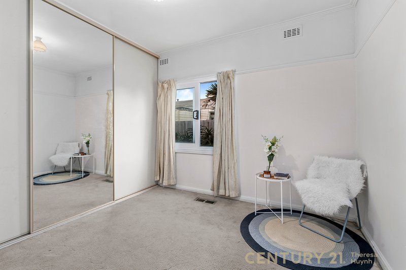 Photo - 33 Lewis Street, Springvale VIC 3171 - Image 4