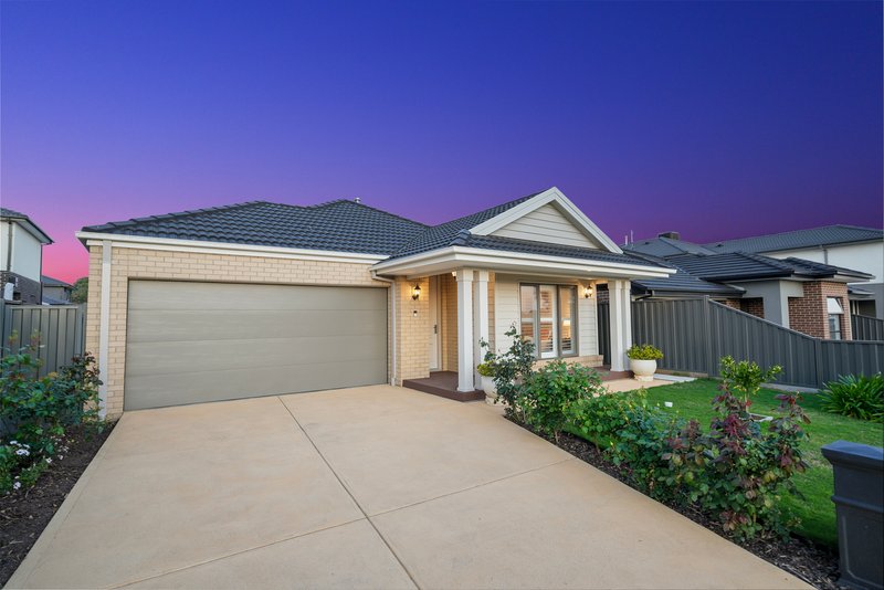 Photo - 33 Leyburn Parade, Wollert VIC 3750 - Image 2