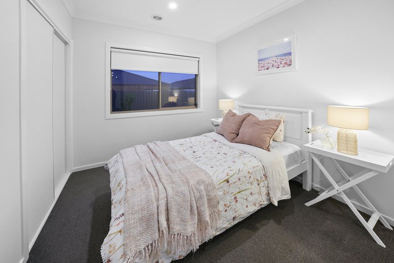 Photo - 33 Leyburn Parade, Wollert VIC 3750 - Image 13