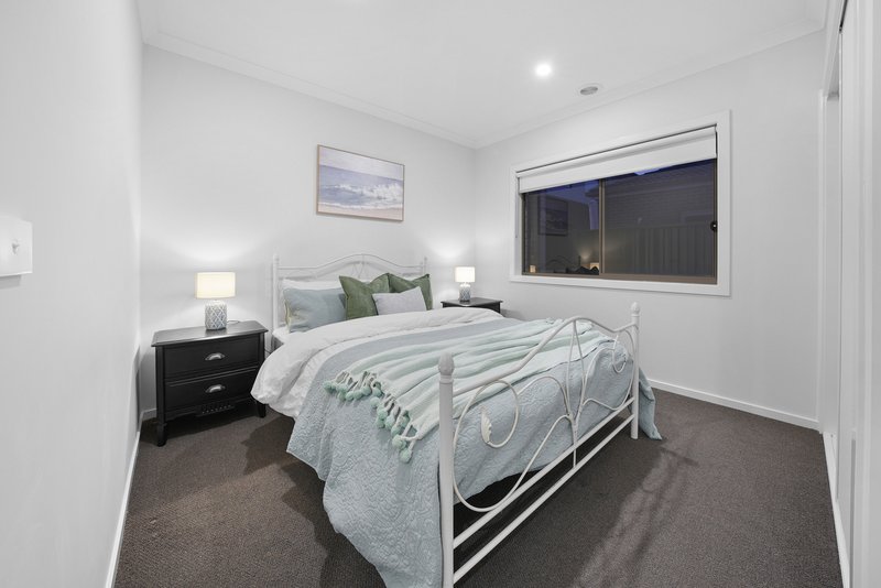 Photo - 33 Leyburn Parade, Wollert VIC 3750 - Image 16