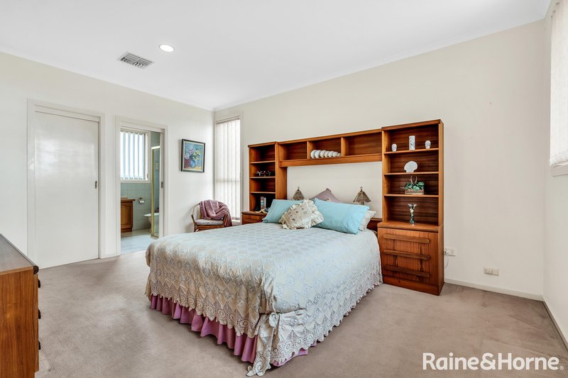 Photo - 33 Lister Crescent, Sunbury VIC 3429 - Image 14