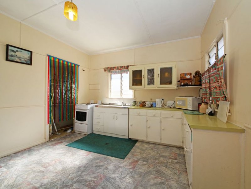 Photo - 33 Livermore Street, Redcliffe QLD 4020 - Image 5