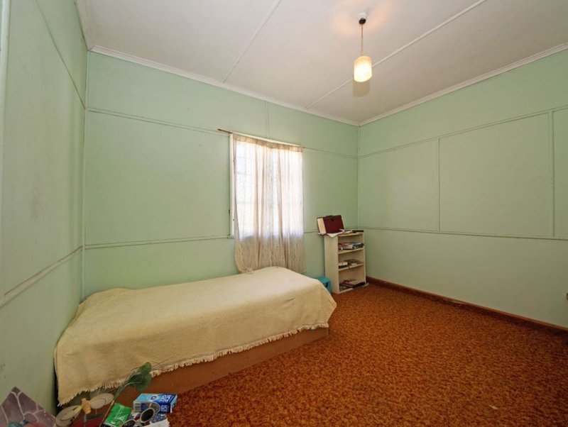 Photo - 33 Livermore Street, Redcliffe QLD 4020 - Image 6