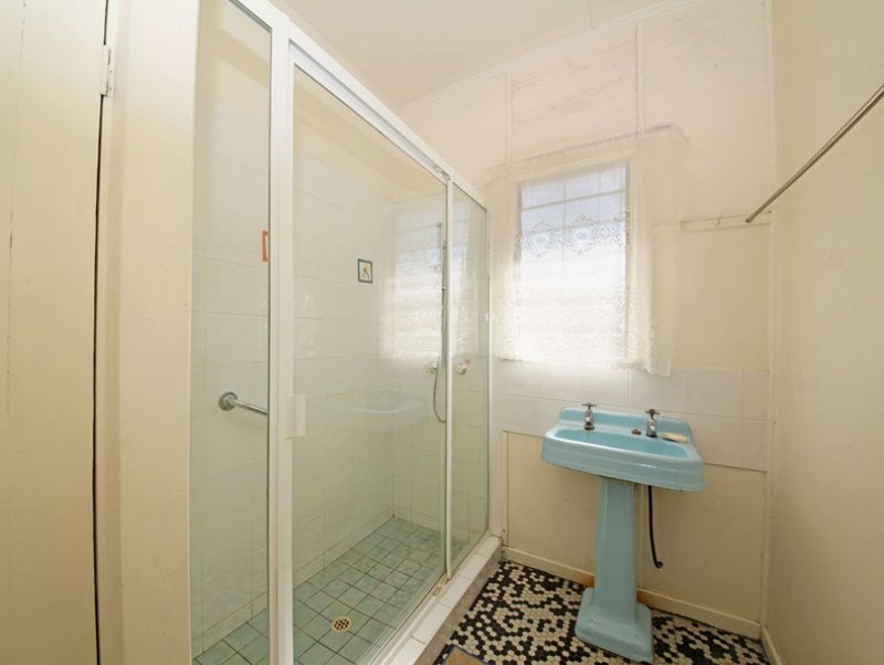 Photo - 33 Livermore Street, Redcliffe QLD 4020 - Image 8