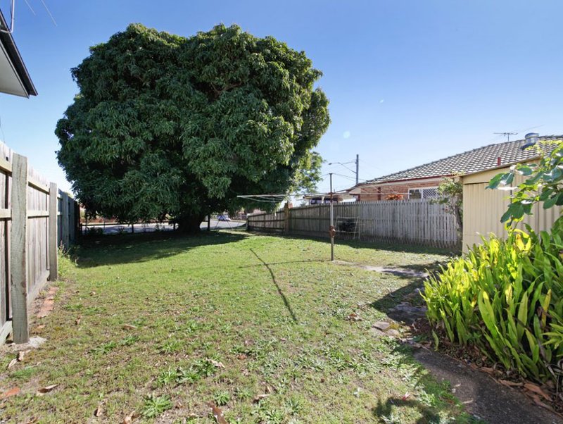 Photo - 33 Livermore Street, Redcliffe QLD 4020 - Image 9