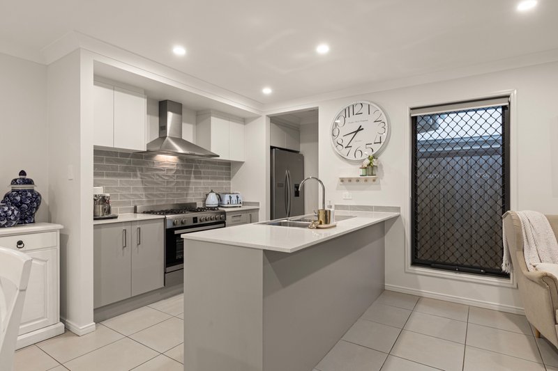 Photo - 33 Lochridge Street, Thornlands QLD 4164 - Image 4