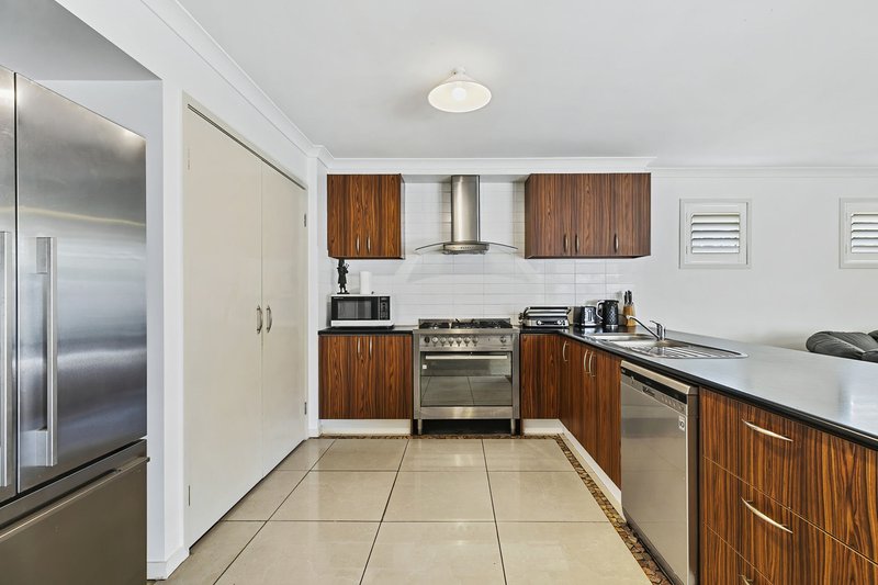 Photo - 33 Longland Street, Redcliffe QLD 4020 - Image 6