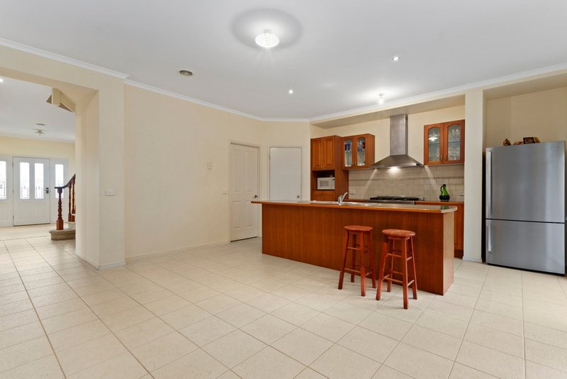 Photo - 33 Lorikeet Crescent, Whittlesea VIC 3757 - Image 4