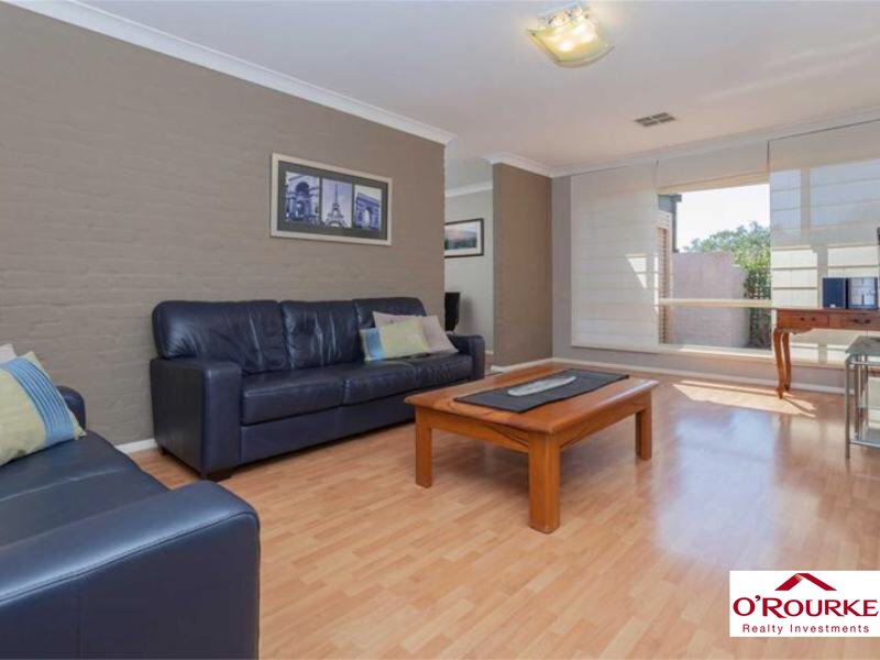 Photo - 33 Luccombe Way, Karrinyup WA 6018 - Image 8