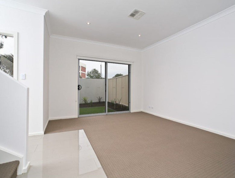 Photo - 33 Lyons Road, Windsor Gardens SA 5087 - Image 3