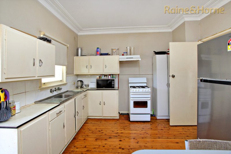 Photo - 33 Macleay Crescent, St Marys NSW 2760 - Image 4