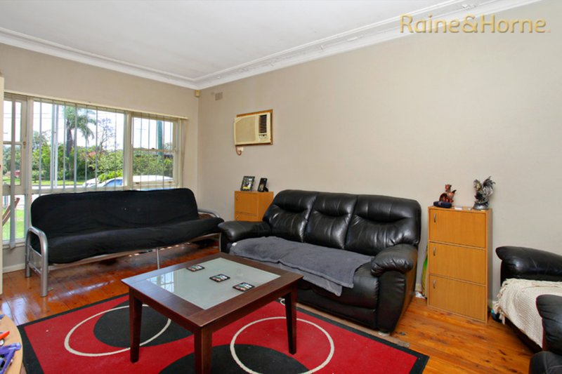 Photo - 33 Macleay Crescent, St Marys NSW 2760 - Image 5