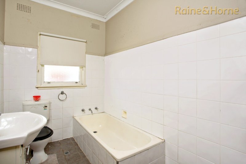 Photo - 33 Macleay Crescent, St Marys NSW 2760 - Image 6