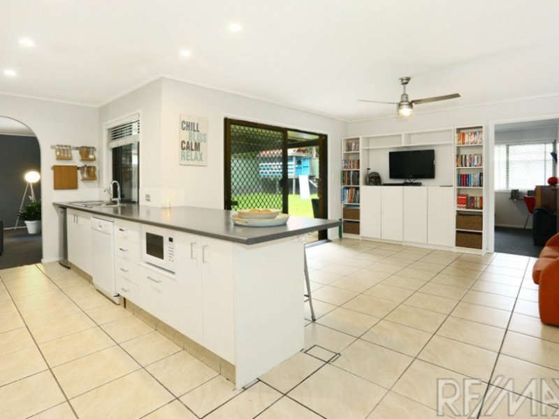 Photo - 33 Madigan Rd , Carrara QLD 4211 - Image 2