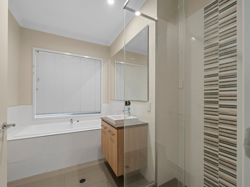 Photo - 33 Magnetic Way, Springfield Lakes QLD 4300 - Image 10