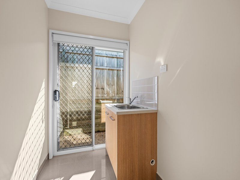 Photo - 33 Magnetic Way, Springfield Lakes QLD 4300 - Image 14