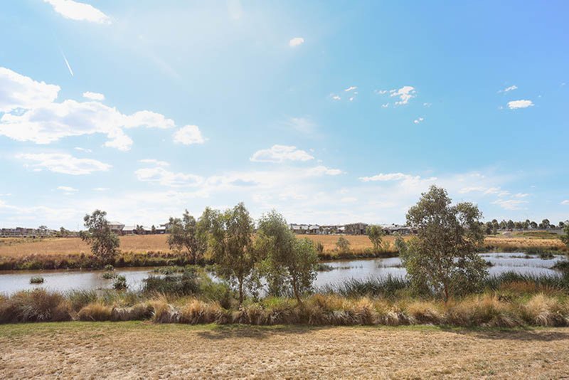 Photo - 33 Mallard Circuit, Craigieburn VIC 3064 - Image 8