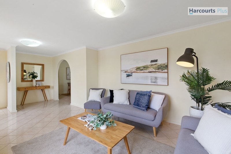 Photo - 33 Manunda Way, Hallett Cove SA 5158 - Image 3