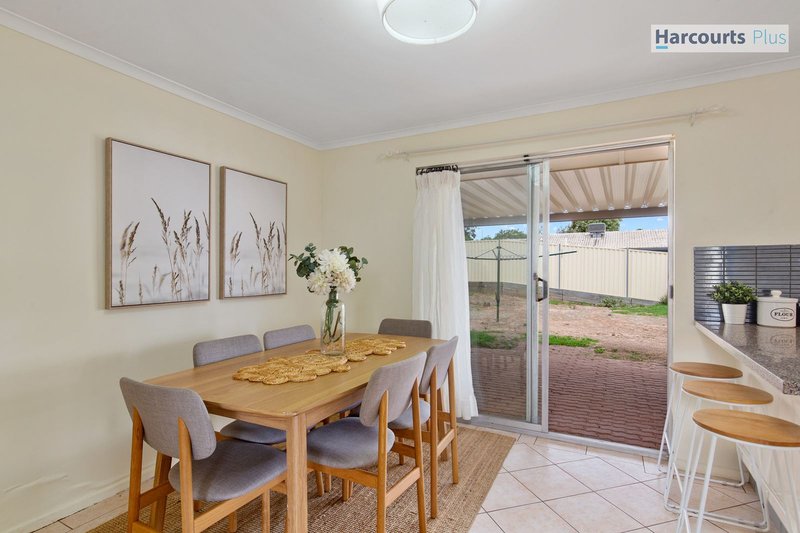 Photo - 33 Manunda Way, Hallett Cove SA 5158 - Image 4