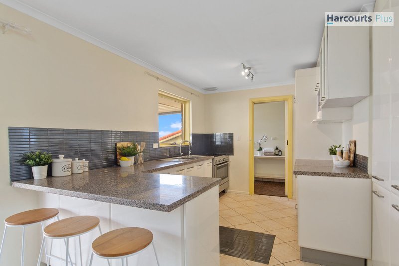 Photo - 33 Manunda Way, Hallett Cove SA 5158 - Image 5