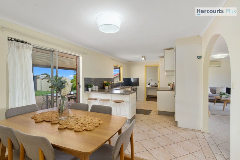 Photo - 33 Manunda Way, Hallett Cove SA 5158 - Image 8