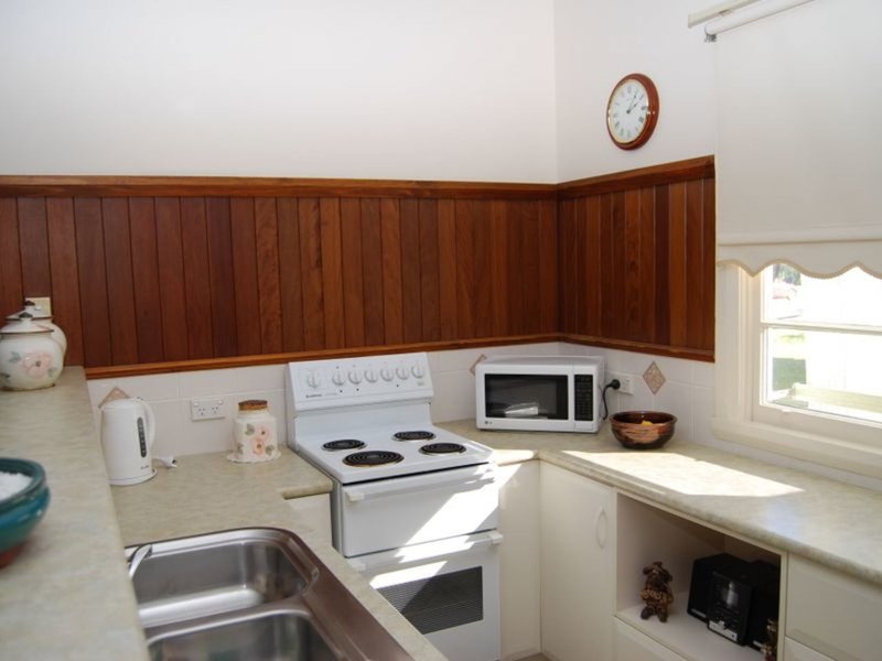 Photo - 33 Marcia Street, Coffs Harbour NSW 2450 - Image 3