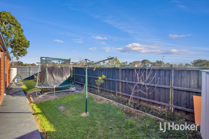 Photo - 33 Mariposa Grove, Cranbourne VIC 3977 - Image 15