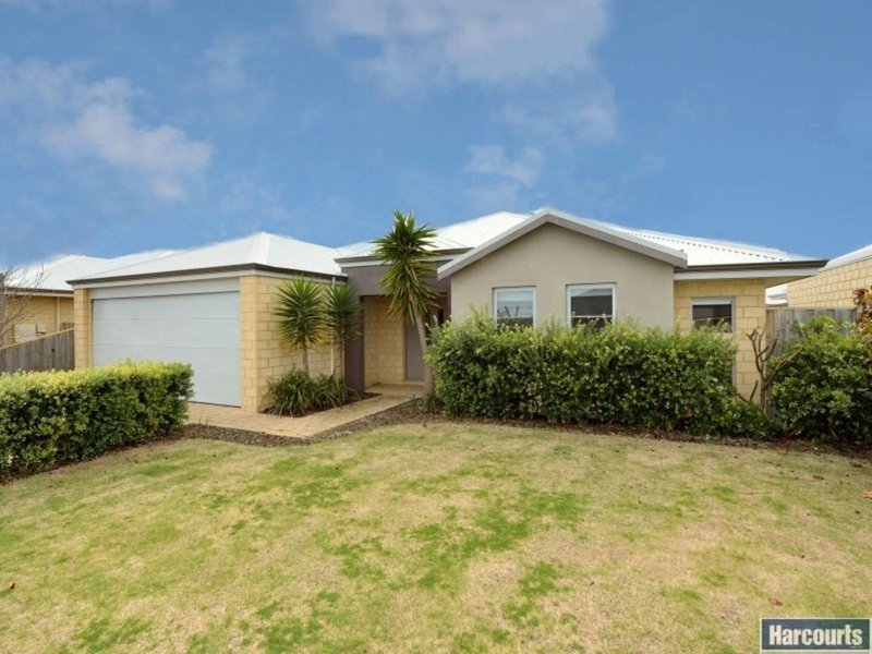 Photo - 33 Marsdenia Road, Halls Head WA 6210 - Image 2