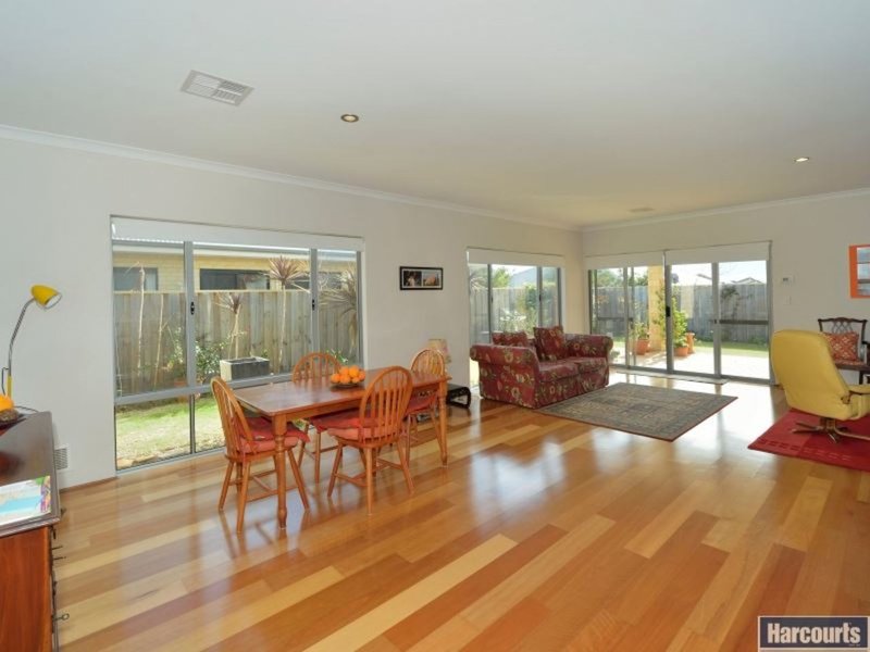 Photo - 33 Marsdenia Road, Halls Head WA 6210 - Image 6