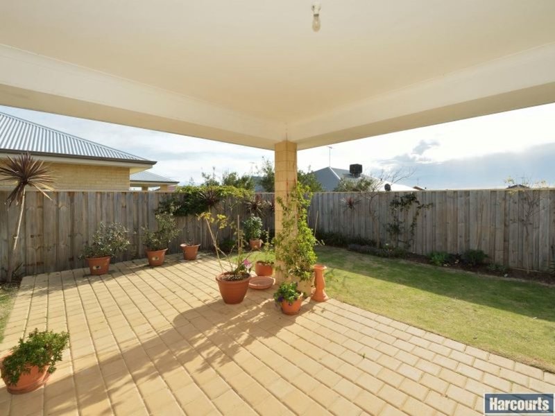 Photo - 33 Marsdenia Road, Halls Head WA 6210 - Image 17