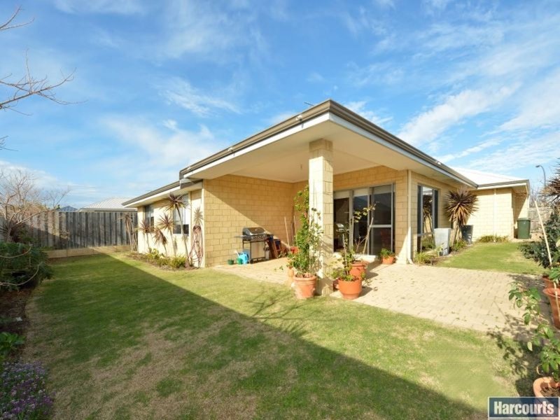 Photo - 33 Marsdenia Road, Halls Head WA 6210 - Image 18