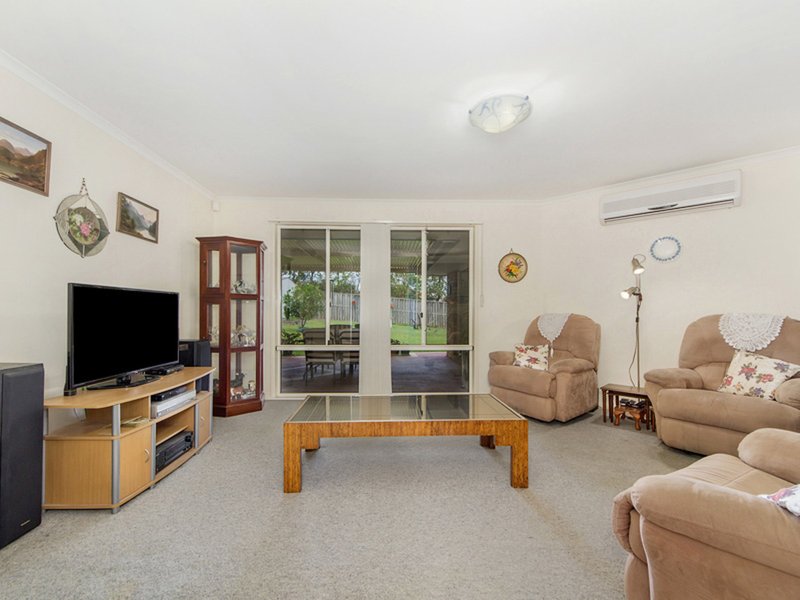 Photo - 33 Maui Crescent, Oxenford QLD 4210 - Image 2