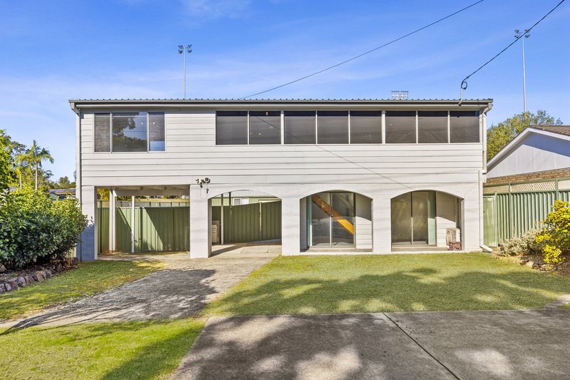 Photo - 33 Mawson Drive, Killarney Vale NSW 2261 - Image 1