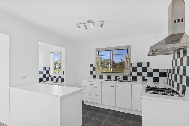 Photo - 33 Mawson Drive, Killarney Vale NSW 2261 - Image 6