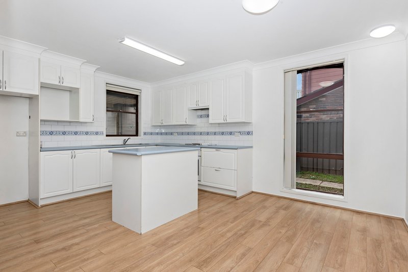 Photo - 33 Mccartney Crescent, St Clair NSW 2759 - Image 2