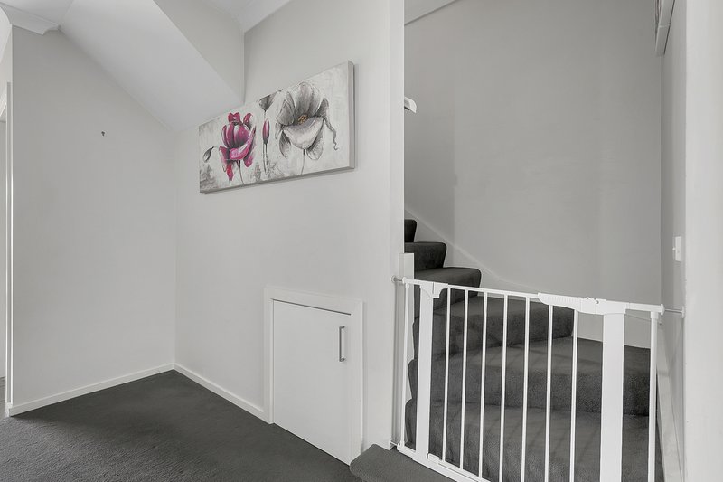 Photo - 33 Mccubbin Way, Mernda VIC 3754 - Image 9