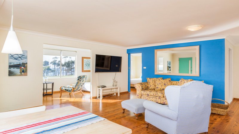 Photo - 33 Mcmillan Crescent, Dalmeny NSW 2546 - Image 7