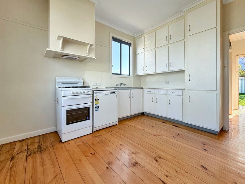 Photo - 33 Meadows Avenue, Benalla VIC 3672 - Image 3