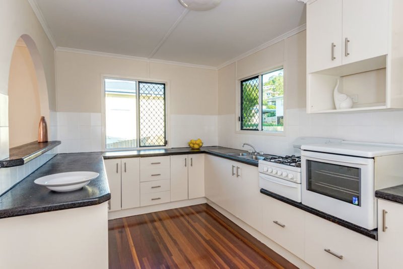 Photo - 33 Mellefont Street, West Gladstone QLD 4680 - Image 15