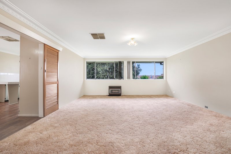 Photo - 33 Minnamurra Crescent, Tamworth NSW 2340 - Image 2