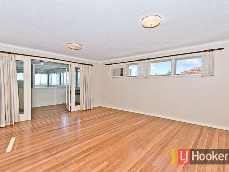 Photo - 33 Montclair Street, Aspley QLD 4034 - Image 3