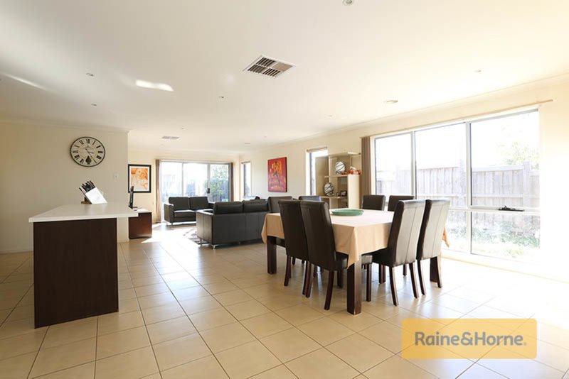 Photo - 33 Moonah Avenue, Brookfield VIC 3338 - Image 6