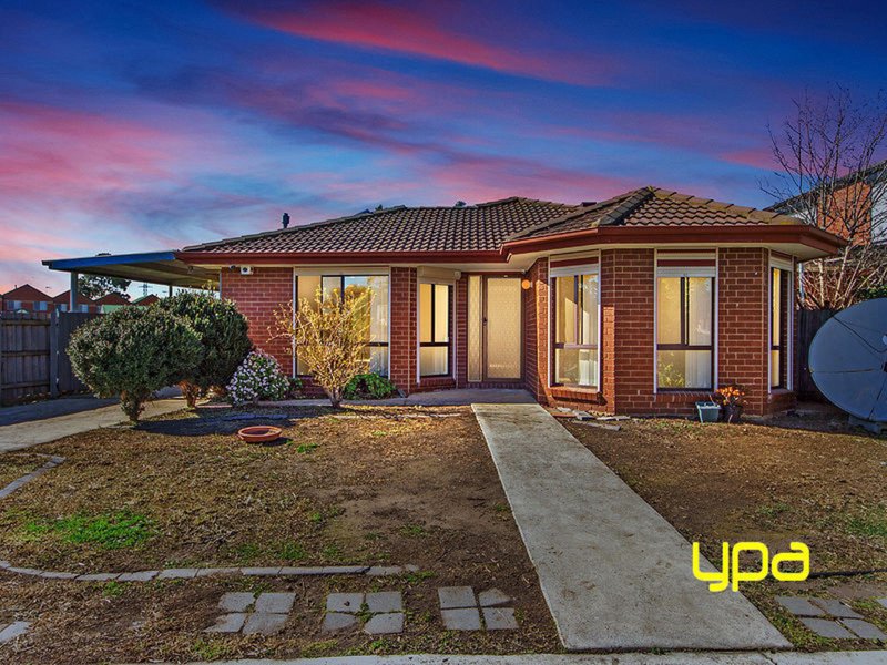 33 Moonstone Circuit, St Albans VIC 3021