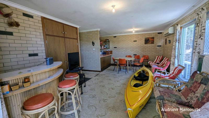 Photo - 33 Mortimer Road, Guilderton WA 6041 - Image 4