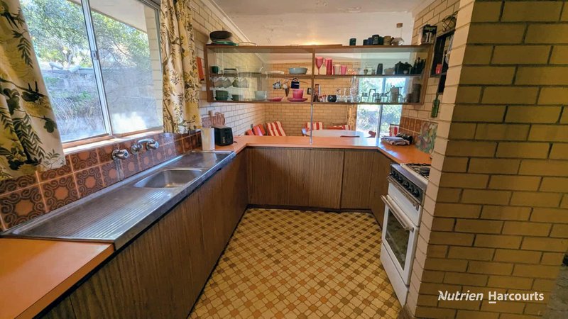 Photo - 33 Mortimer Road, Guilderton WA 6041 - Image 7