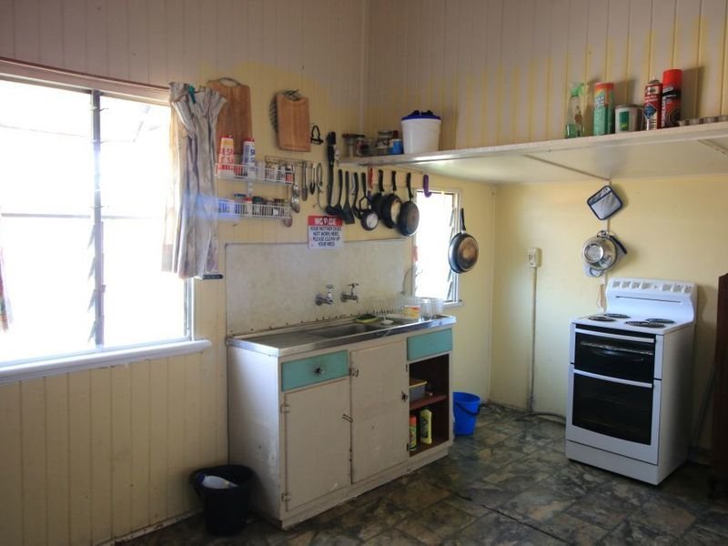 Photo - 33 Munro St , Ayr QLD 4807 - Image 2