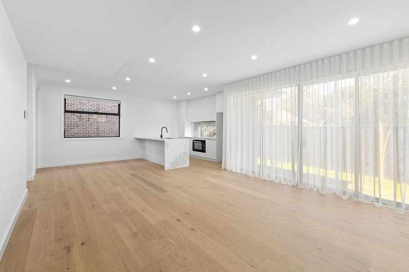 Photo - 3/3 Munro Street, Macleod VIC 3085 - Image 2