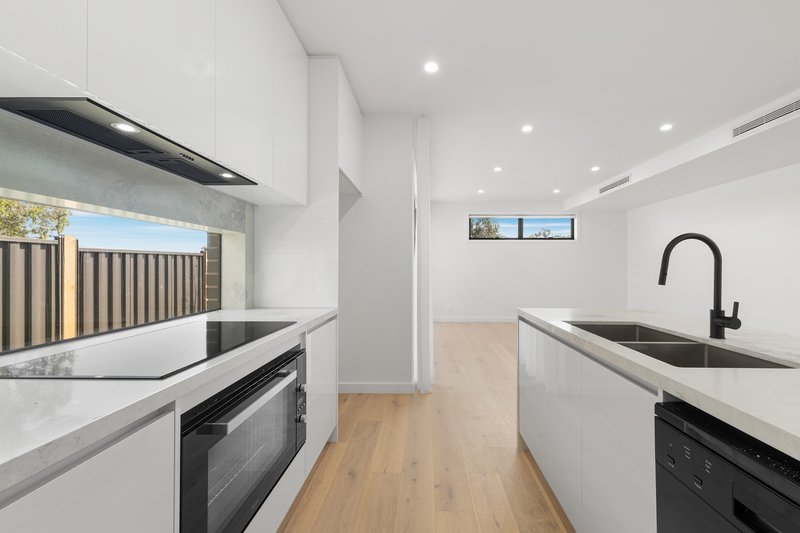Photo - 3/3 Munro Street, Macleod VIC 3085 - Image 3
