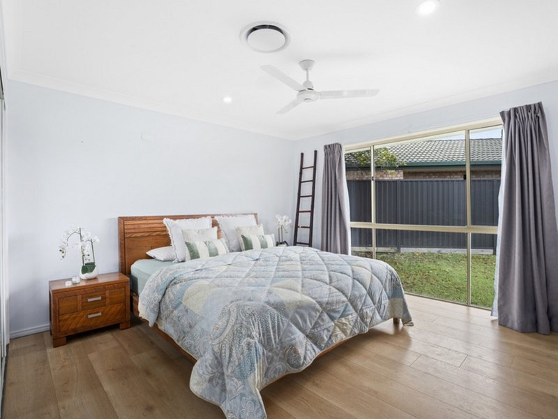 Photo - 33 Murchison Street, Pacific Pines QLD 4211 - Image 4